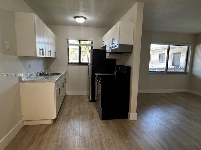 1330 W 29th St 37, Hialeah, FL 33012