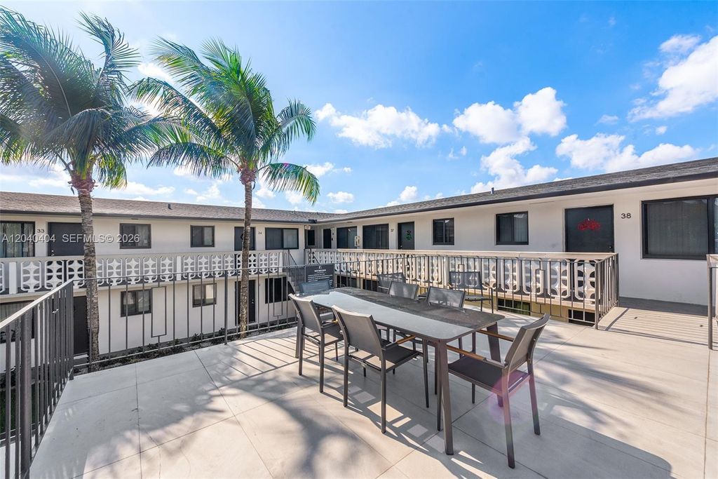 1330 W 29th St 37, Hialeah, FL 33012