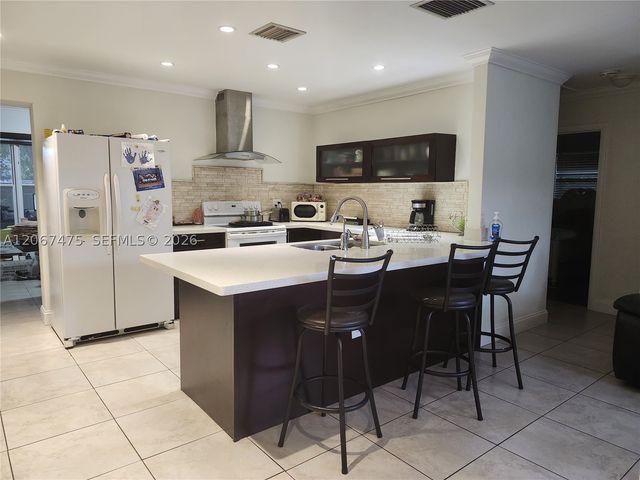 6570 Thomas St -, Hollywood, FL 33024