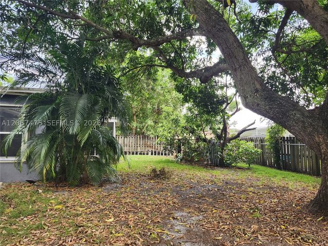 6570 Thomas St -, Hollywood, FL 33024