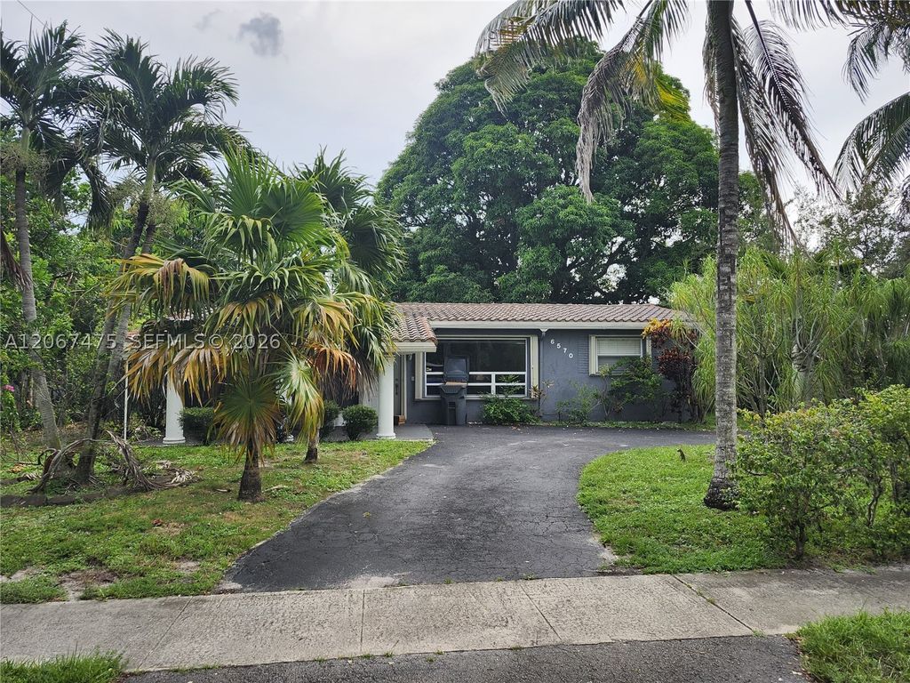 6570 Thomas St -, Hollywood, FL 33024