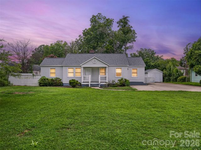 646 Marsh Road, Charlotte, NC 28209
