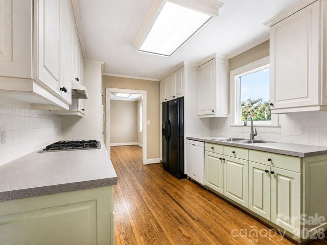 646 Marsh Road, Charlotte, NC 28209