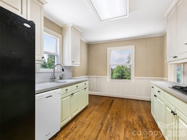 646 Marsh Road, Charlotte, NC 28209