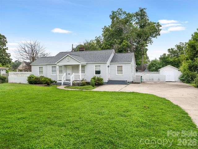 646 Marsh Road, Charlotte, NC 28209