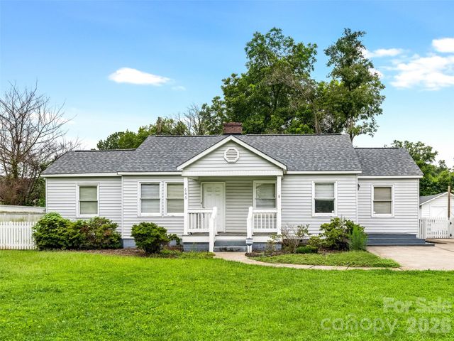 646 Marsh Road, Charlotte, NC 28209