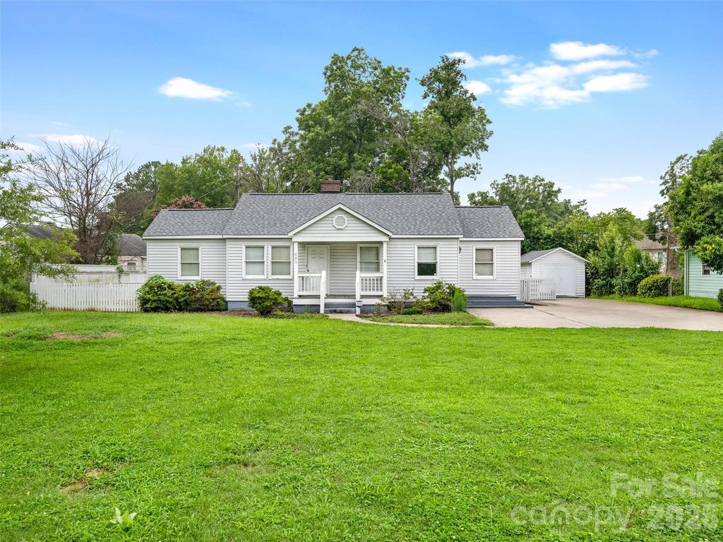 646 Marsh Road, Charlotte, NC 28209