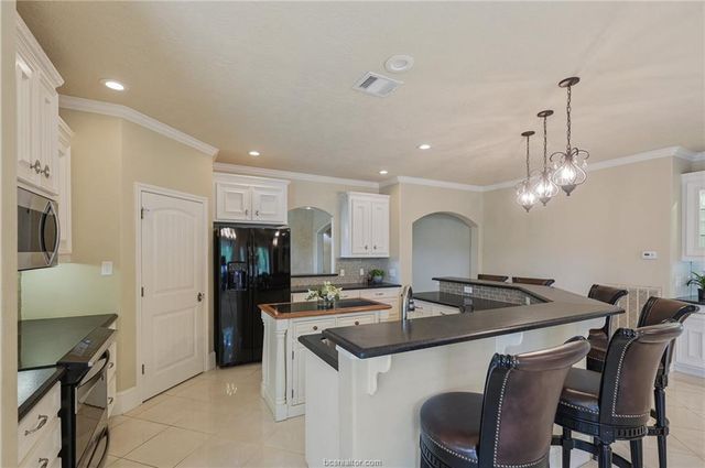 1919 Debbie Drive, Bryan, TX 77802