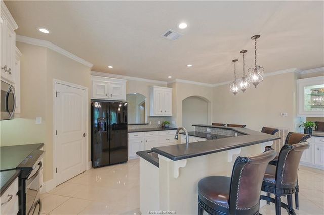 1919 Debbie Drive, Bryan, TX 77802