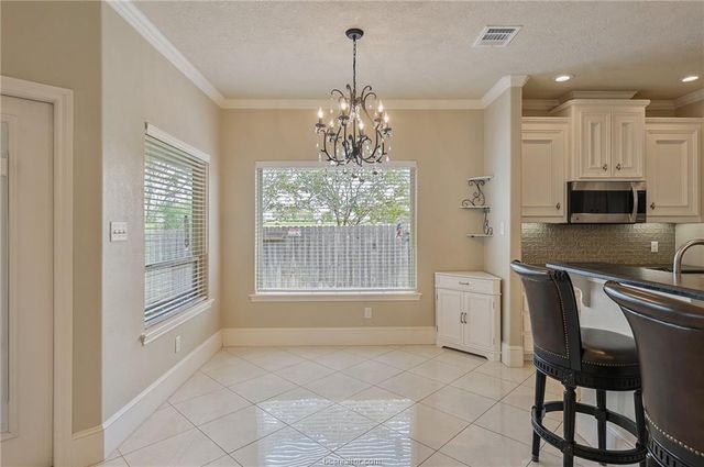 1919 Debbie Drive, Bryan, TX 77802
