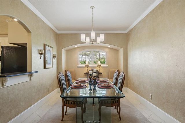 1919 Debbie Drive, Bryan, TX 77802