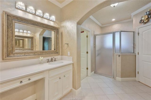 1919 Debbie Drive, Bryan, TX 77802