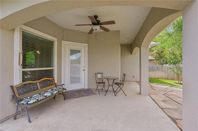 1919 Debbie Drive, Bryan, TX 77802