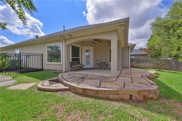1919 Debbie Drive, Bryan, TX 77802