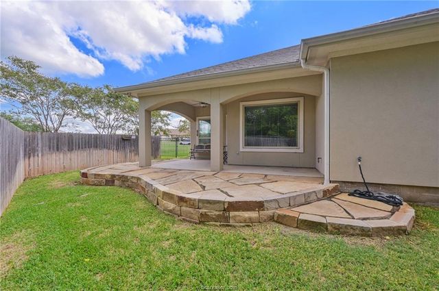 1919 Debbie Drive, Bryan, TX 77802