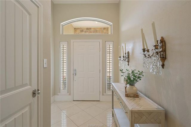 1919 Debbie Drive, Bryan, TX 77802