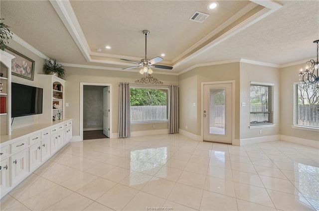 1919 Debbie Drive, Bryan, TX 77802