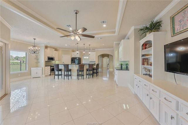 1919 Debbie Drive, Bryan, TX 77802
