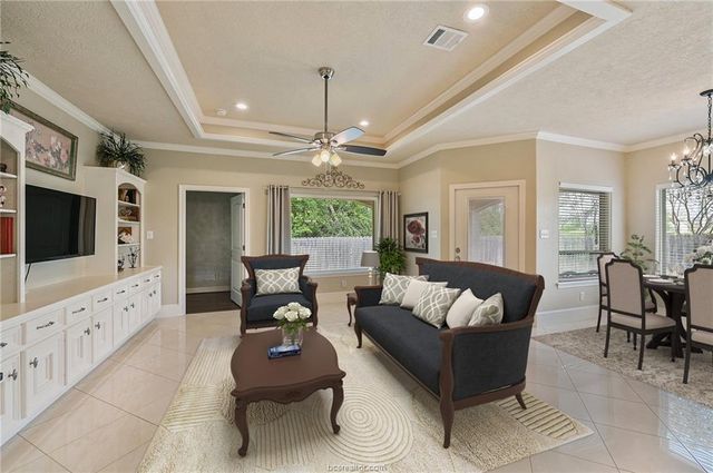 1919 Debbie Drive, Bryan, TX 77802