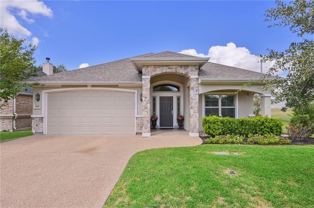 1919 Debbie Drive, Bryan, TX 77802