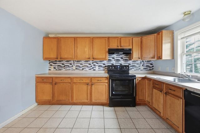 17 Bigelow St, Worcester, MA 01610