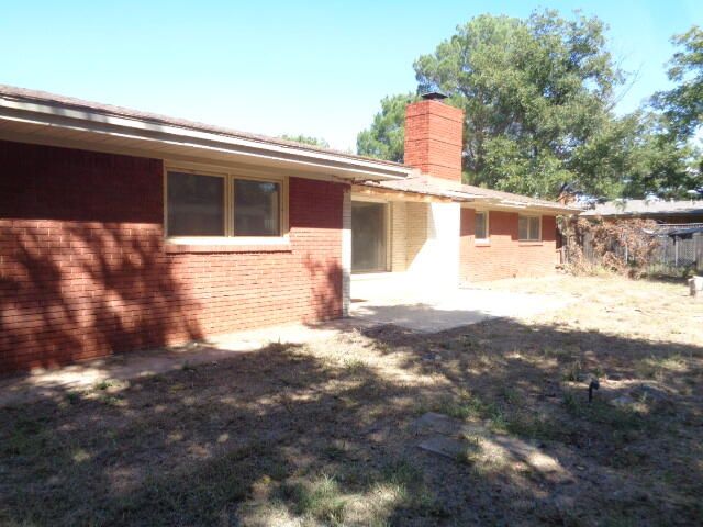 2405 N 3rd Street, Tahoka, TX 79373