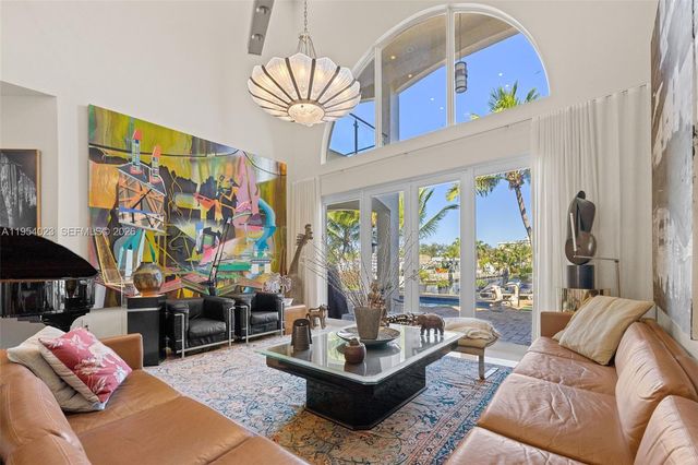 2125 Ixora Rd, North Miami, FL 33181