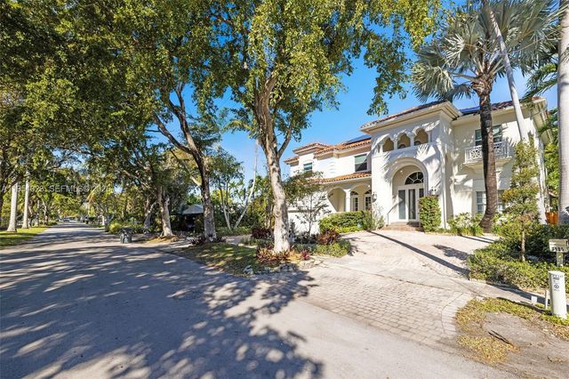 2125 Ixora Rd, North Miami, FL 33181