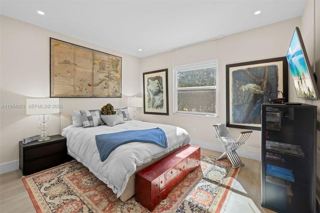 2125 Ixora Rd, North Miami, FL 33181