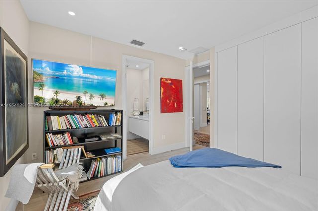 2125 Ixora Rd, North Miami, FL 33181