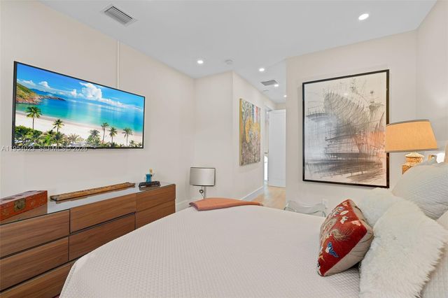 2125 Ixora Rd, North Miami, FL 33181