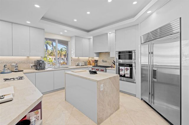 2125 Ixora Rd, North Miami, FL 33181