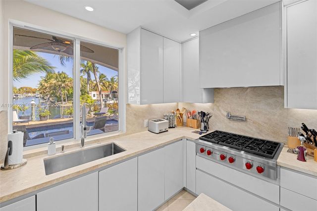 2125 Ixora Rd, North Miami, FL 33181