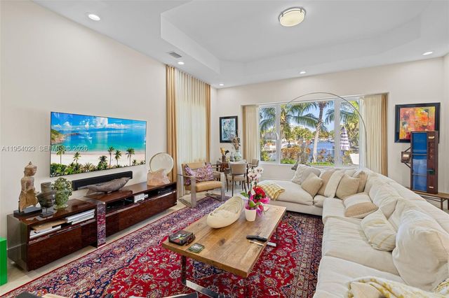 2125 Ixora Rd, North Miami, FL 33181