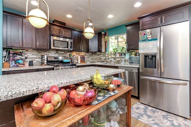 7020 E Homestead Court, Tacoma, WA 98404