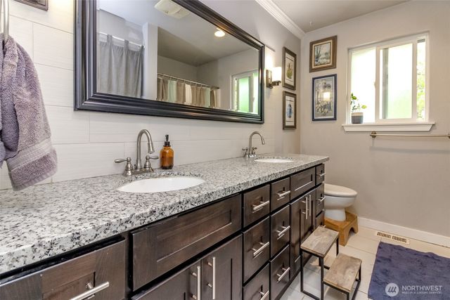 7020 E Homestead Court, Tacoma, WA 98404