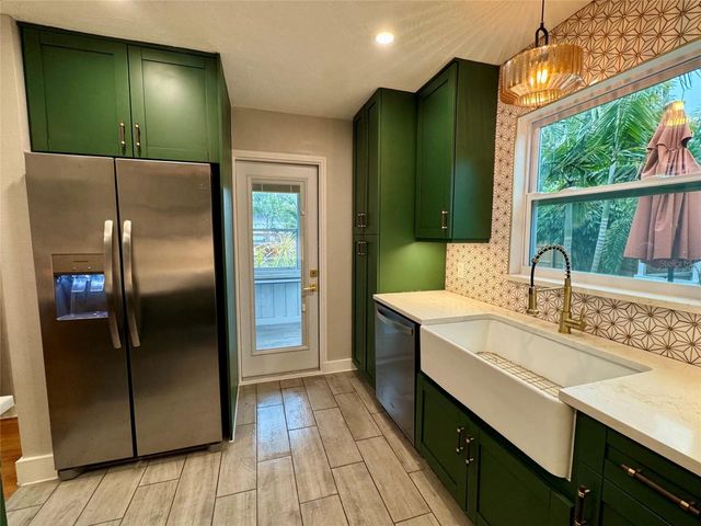 3433 18TH STREET N, St Petersburg, FL 33713