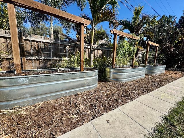 3433 18TH STREET N, St Petersburg, FL 33713