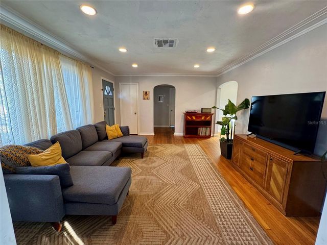 3433 18TH STREET N, St Petersburg, FL 33713