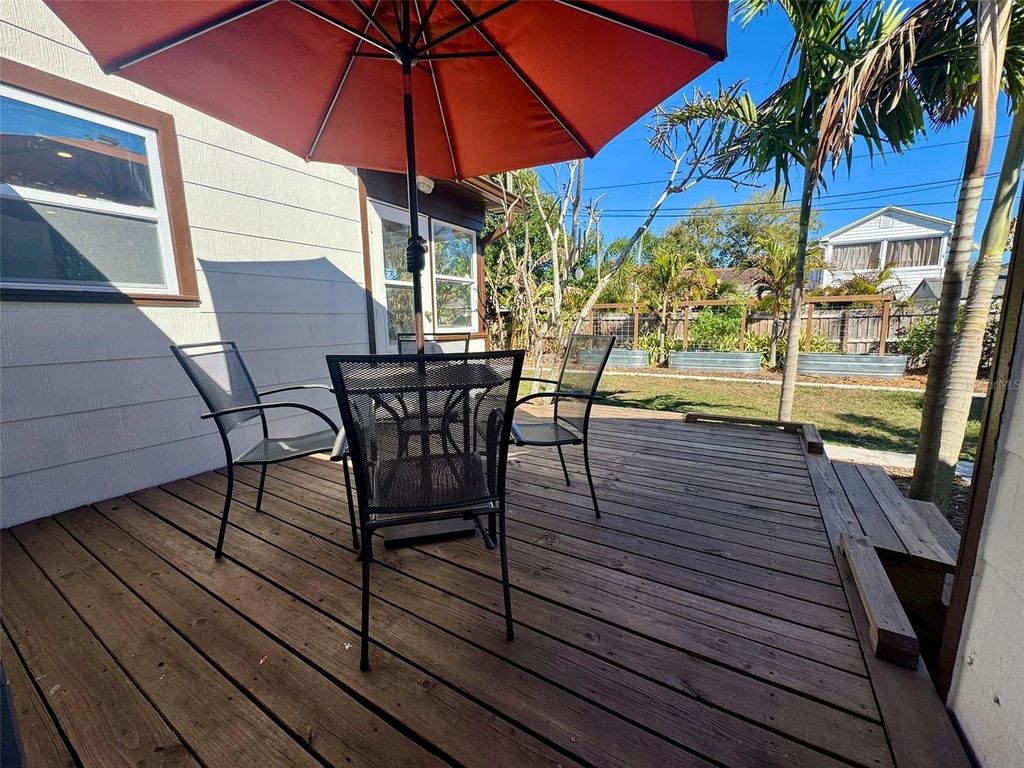 Image 11 of property listing at 3433 18TH STREET N, St Petersburg, FL 33713