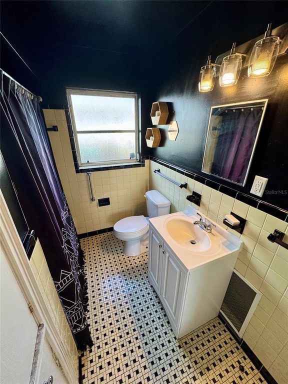 Image 18 of property listing at 3433 18TH STREET N, St Petersburg, FL 33713