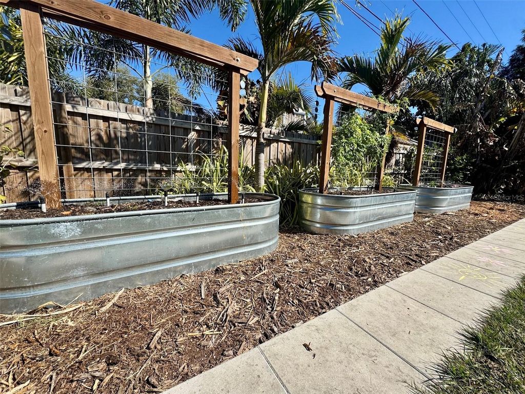 Image 23 of property listing at 3433 18TH STREET N, St Petersburg, FL 33713