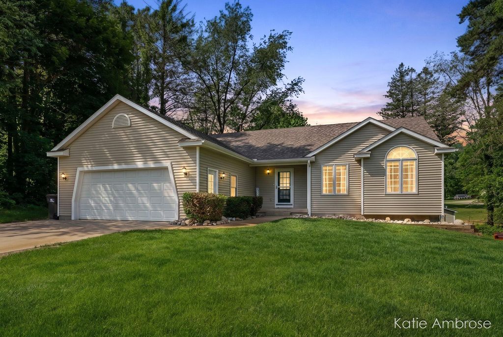 1683 Pinehill Drive, Rutland Twp, MI 49058
