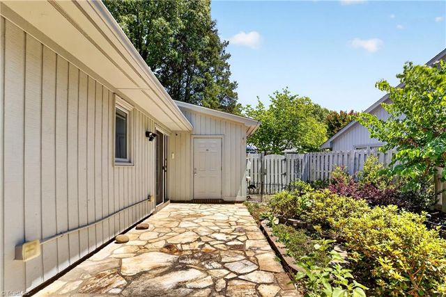 2804 Waters Edge Lane, Greensboro, NC 27410