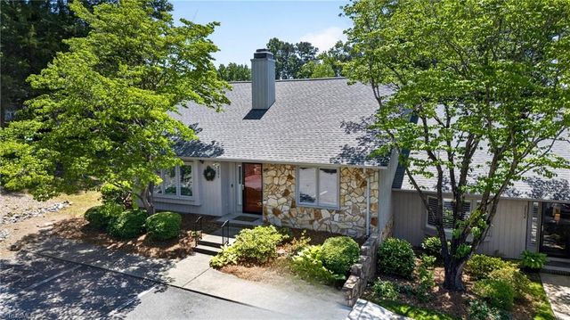 2804 Waters Edge Lane, Greensboro, NC 27410
