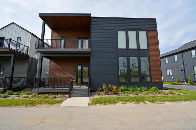 4200 E Lake Vista BOULEVARD, Oak Creek, WI 53154