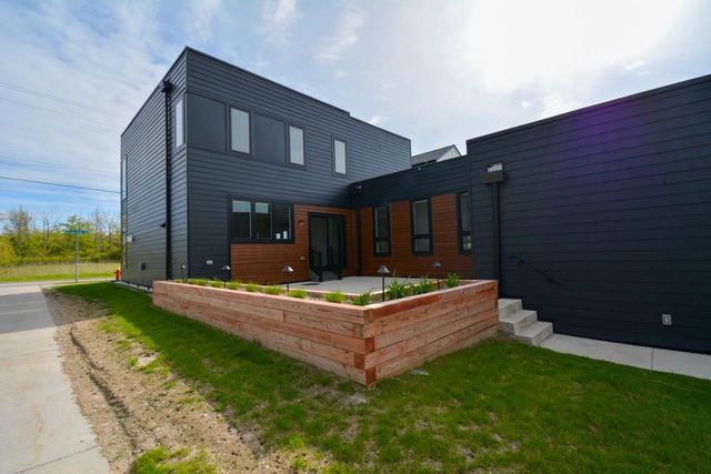 4200 E Lake Vista BOULEVARD, Oak Creek, WI 53154