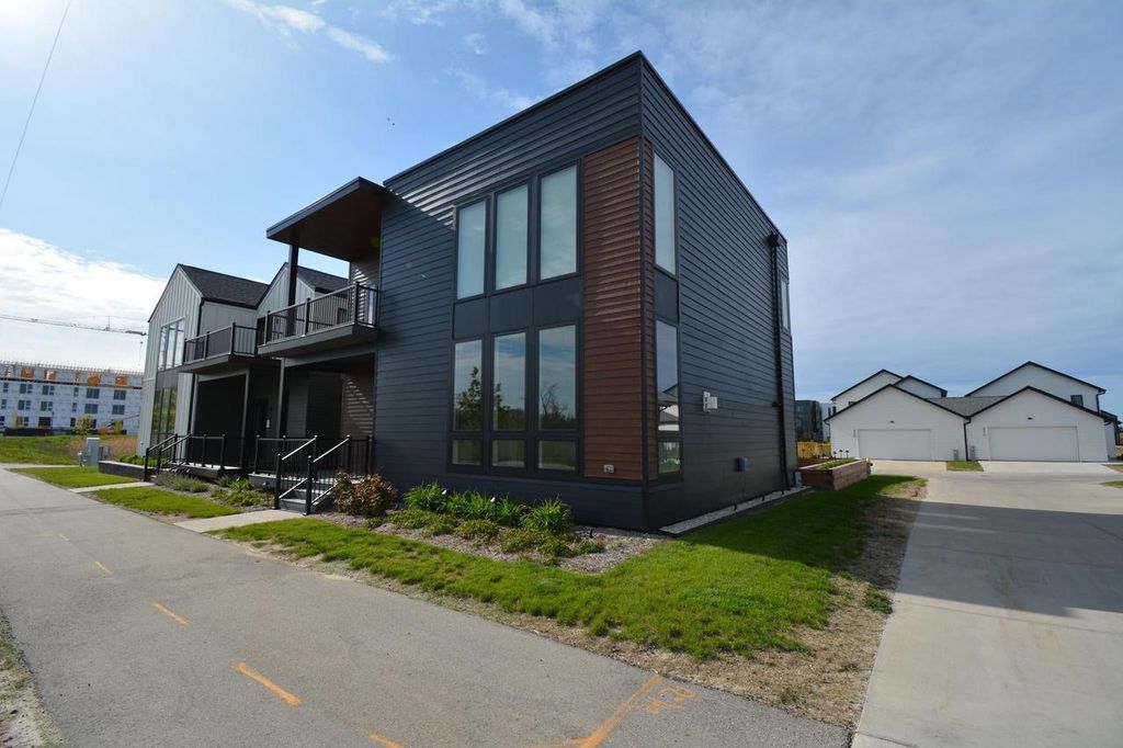 4200 E Lake Vista BOULEVARD, Oak Creek, WI 53154