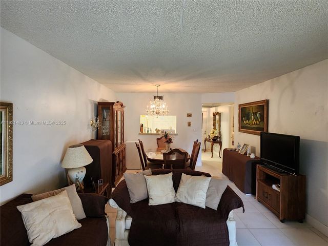 900 Colony Point Cir 107, Pembroke Pines, FL 33026