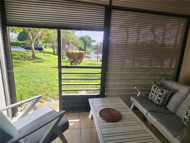 900 Colony Point Cir 107, Pembroke Pines, FL 33026